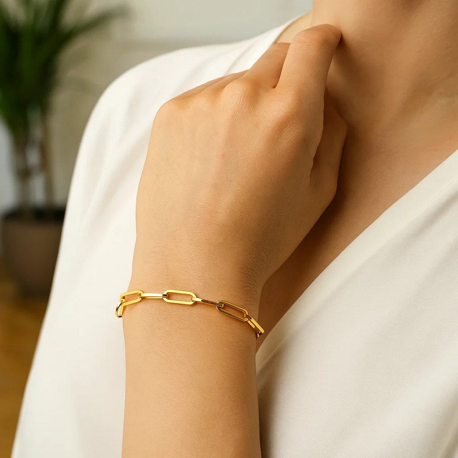 14K Yellow Gold Bold Paperclip Chain Bracelet (4.20 mm)