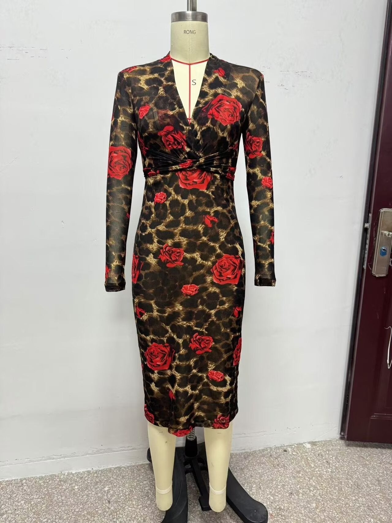 Winter V neck Slim Knitted Leopard Rose Print Sheath Long Sleeve Dress