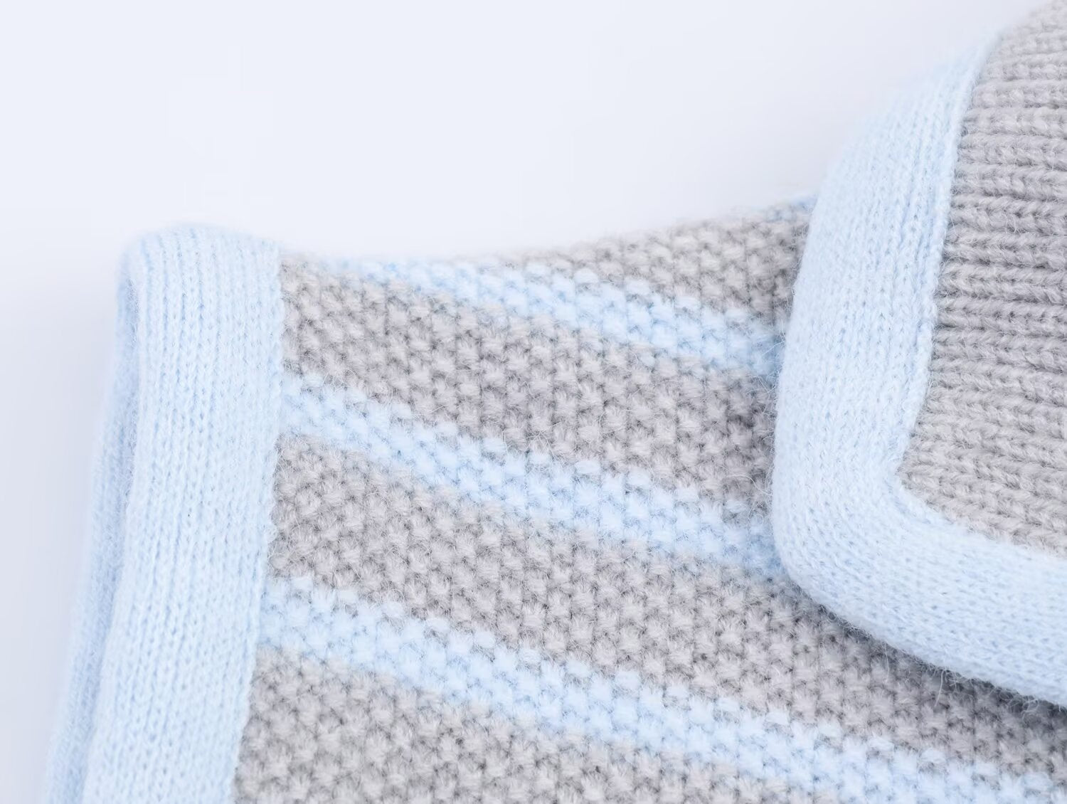 Women Clothing Fall Fresh Age Reducing Stripe Decoration Collared Short Vest