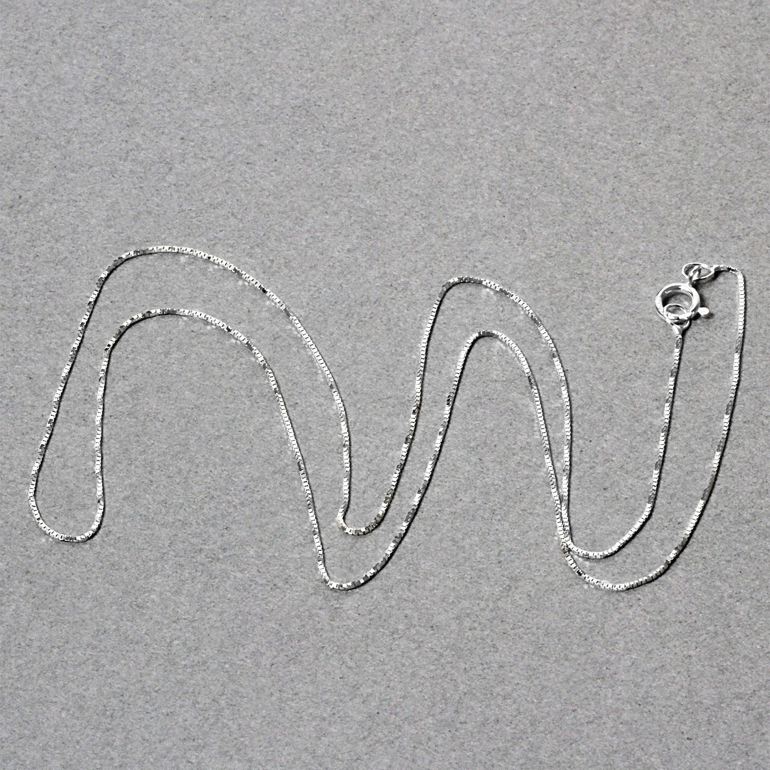 10k White Gold Classic Box Chain (0.45 mm)