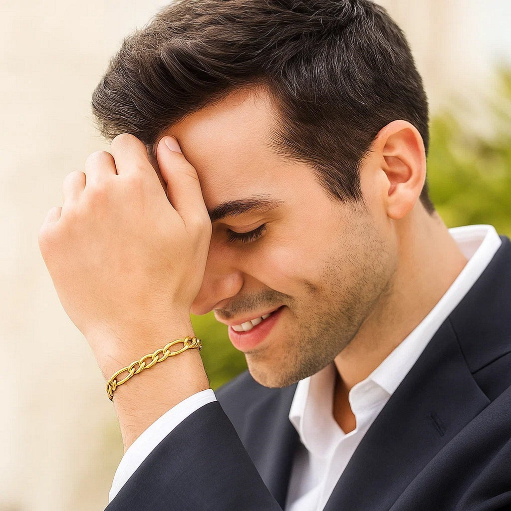 10k Yellow Gold Lite Figaro Bracelet (6.60 mm)