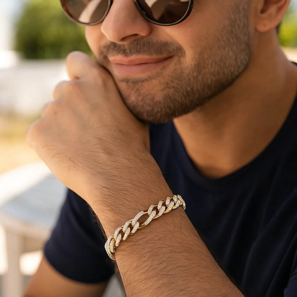 14k Yellow Gold White Pave High Polish Modern Lite Figaro Bracelet  (9.50 mm)