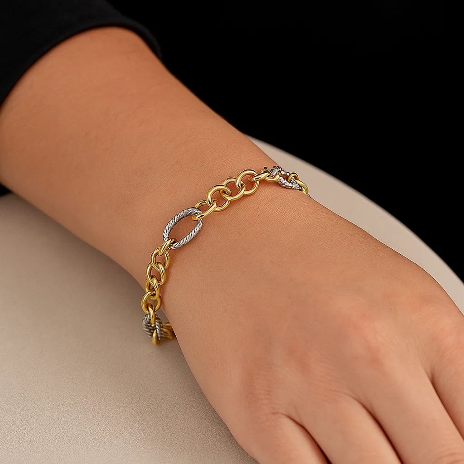 14k Two-Tone Gold Rope Motif Oval and Round Link Chain Bracelet (8.80 mm)