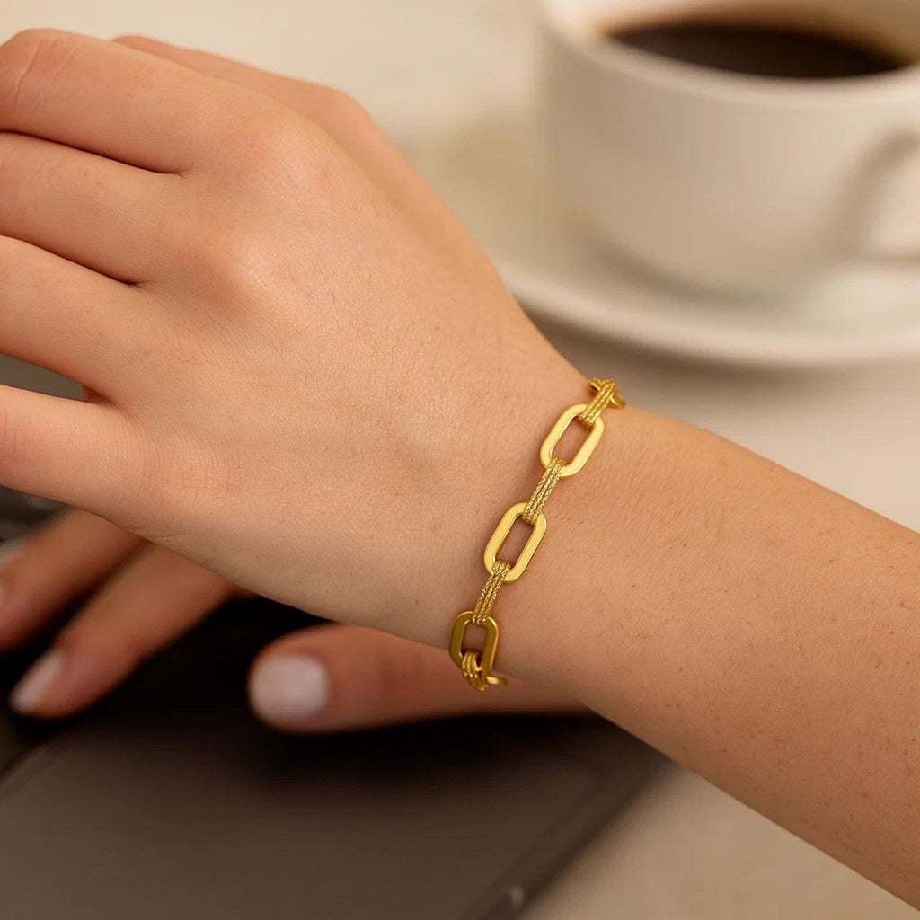 14k Yellow Gold Diamante Paperclip Chain Bracelet (7.00 mm)