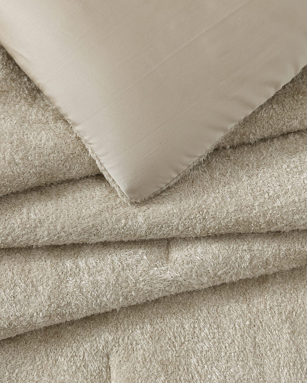 Cloud Silque Stitch Comforter