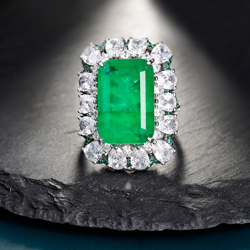 LuxeJewels™ - FrostÉmeraude  – Regal Emerald Statement Ring