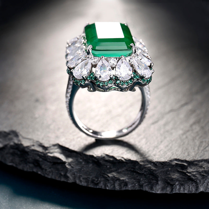 LuxeJewels™ - FrostÉmeraude  – Regal Emerald Statement Ring