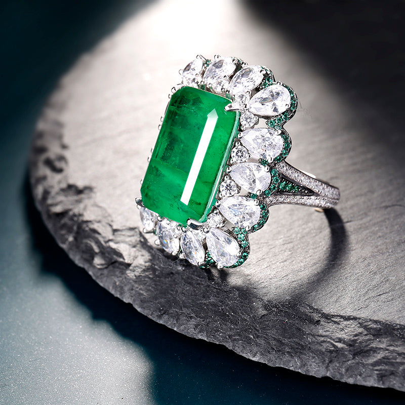 LuxeJewels™ - FrostÉmeraude  – Regal Emerald Statement Ring