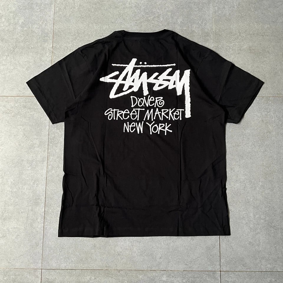 STUSSY D.S.M NEW YORK TEE IN BLACK