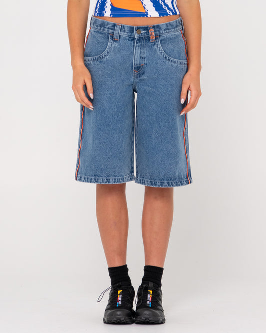 LONG MOMMY LOW RISE WIDE LEG DENIM SHORT